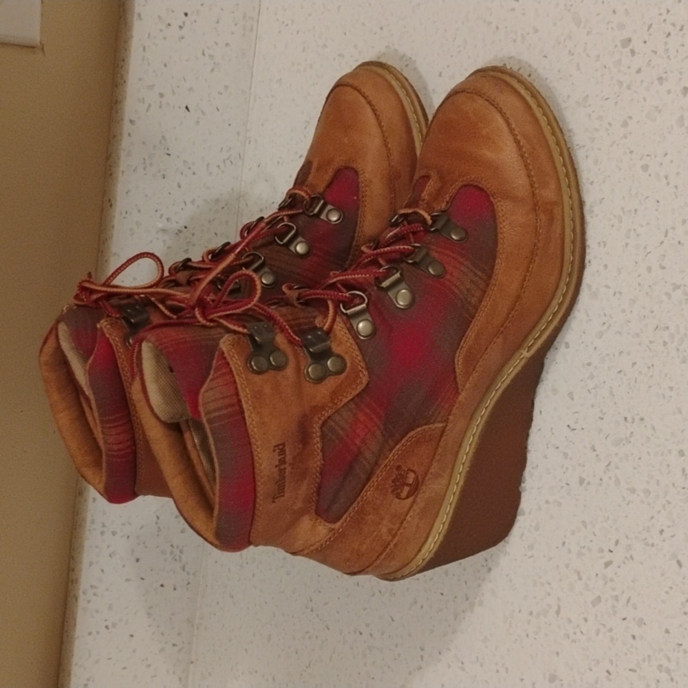 Timberland Red and Brown Lace Up Boots Rugged Design Size 8 Women - Picture 3 of 5